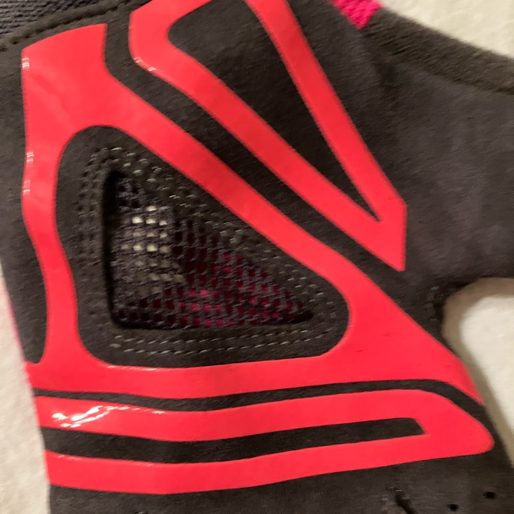 UFC Women's Pink MMA cardio gloves - Picture 8 of 12